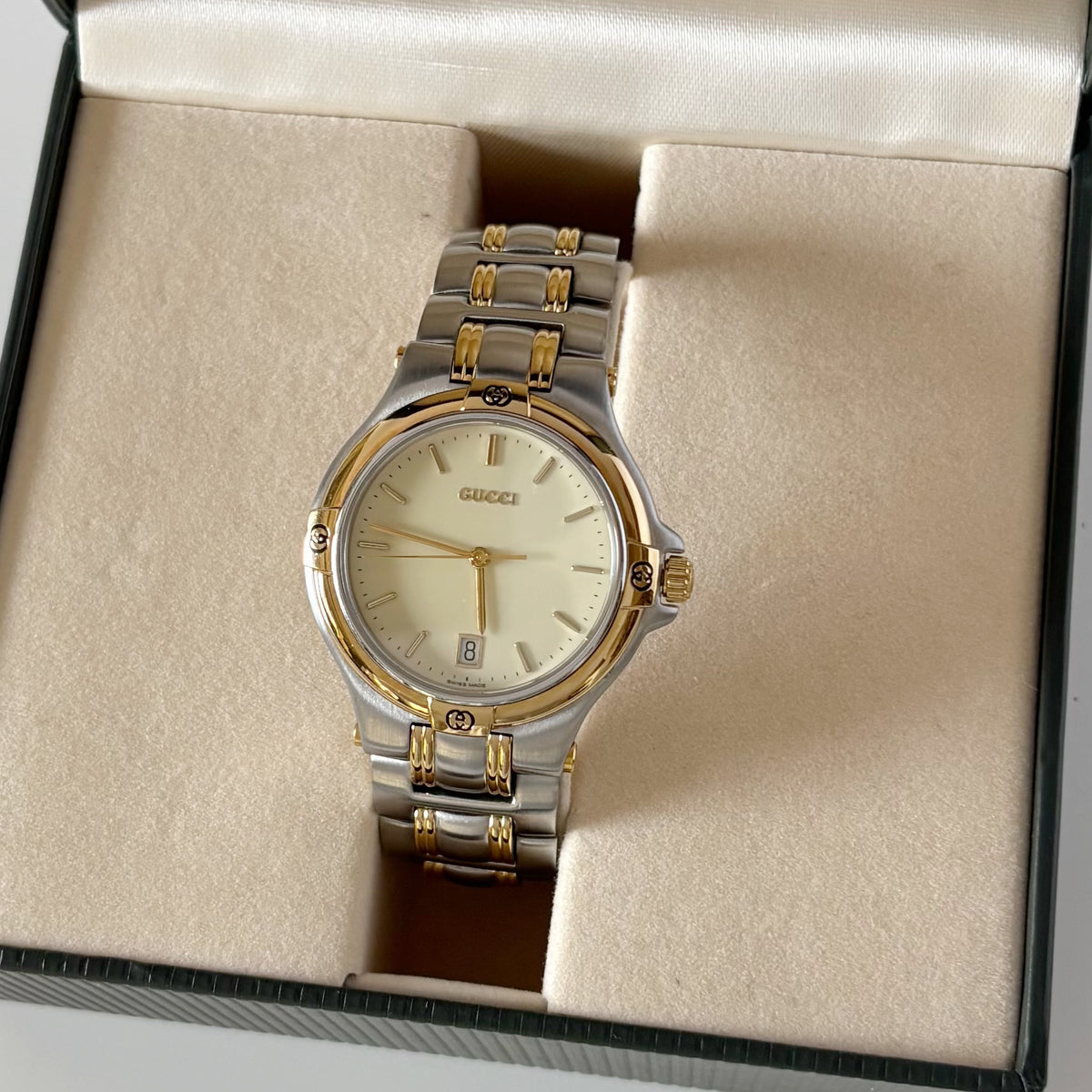 Gucci 1990s Date Round Dial Two-Tone Gold-Plated Watch (Large)