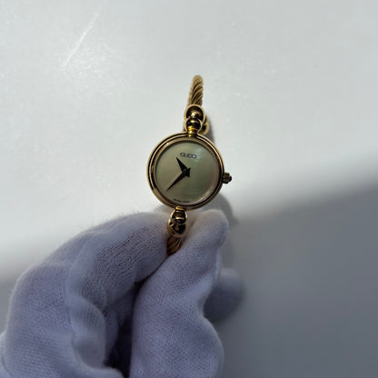 Gucci 1990s Seashell Round Dial Gold-Plated Cable Bangle Watch