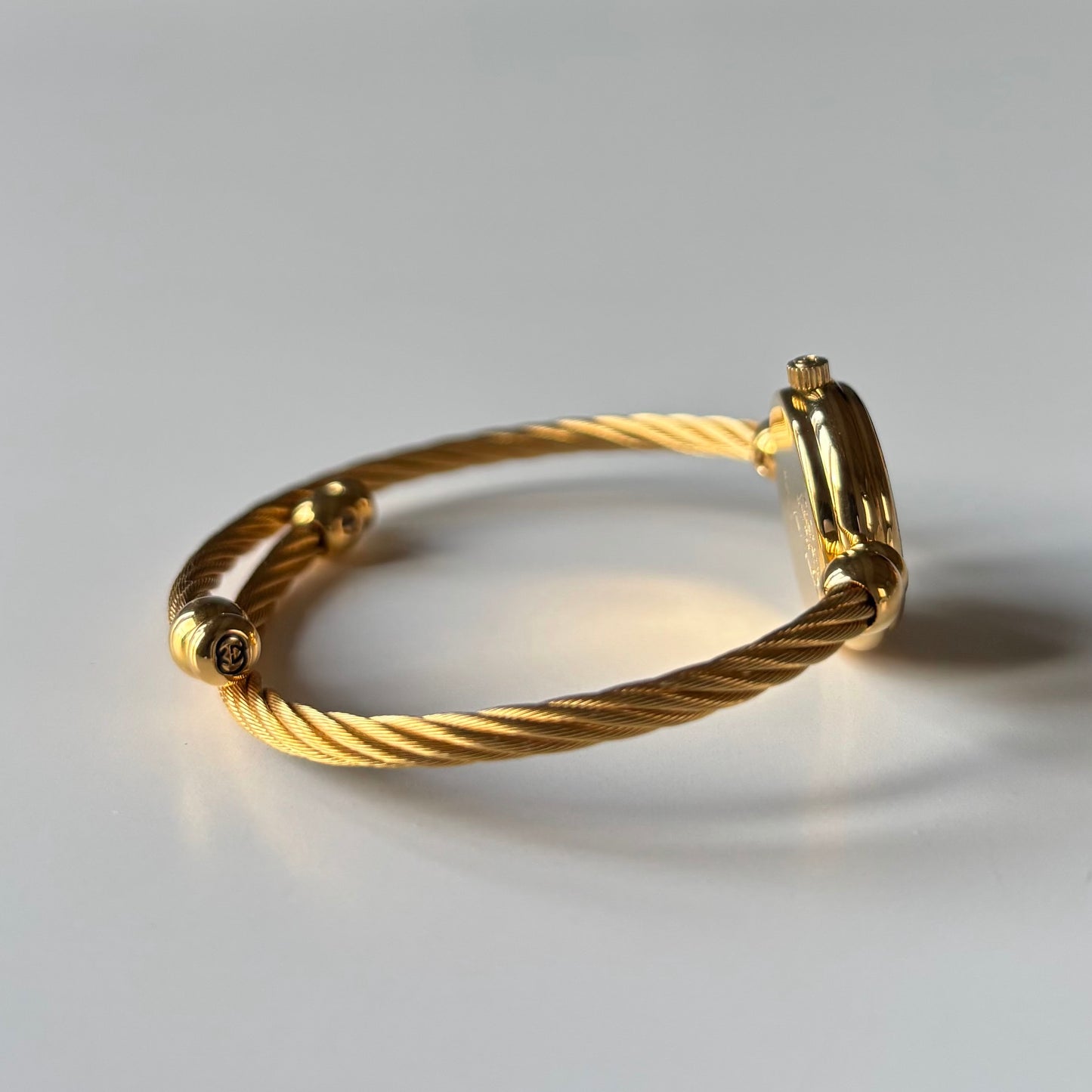 Gucci 1990s Seashell Dial Gold Plated Cable Bangle Watch
