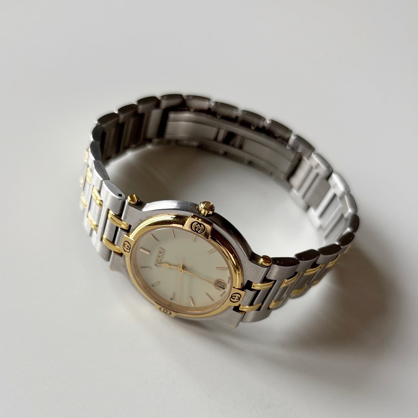 Gucci 1990s Date Round Dial Two Tone Watch (Large)