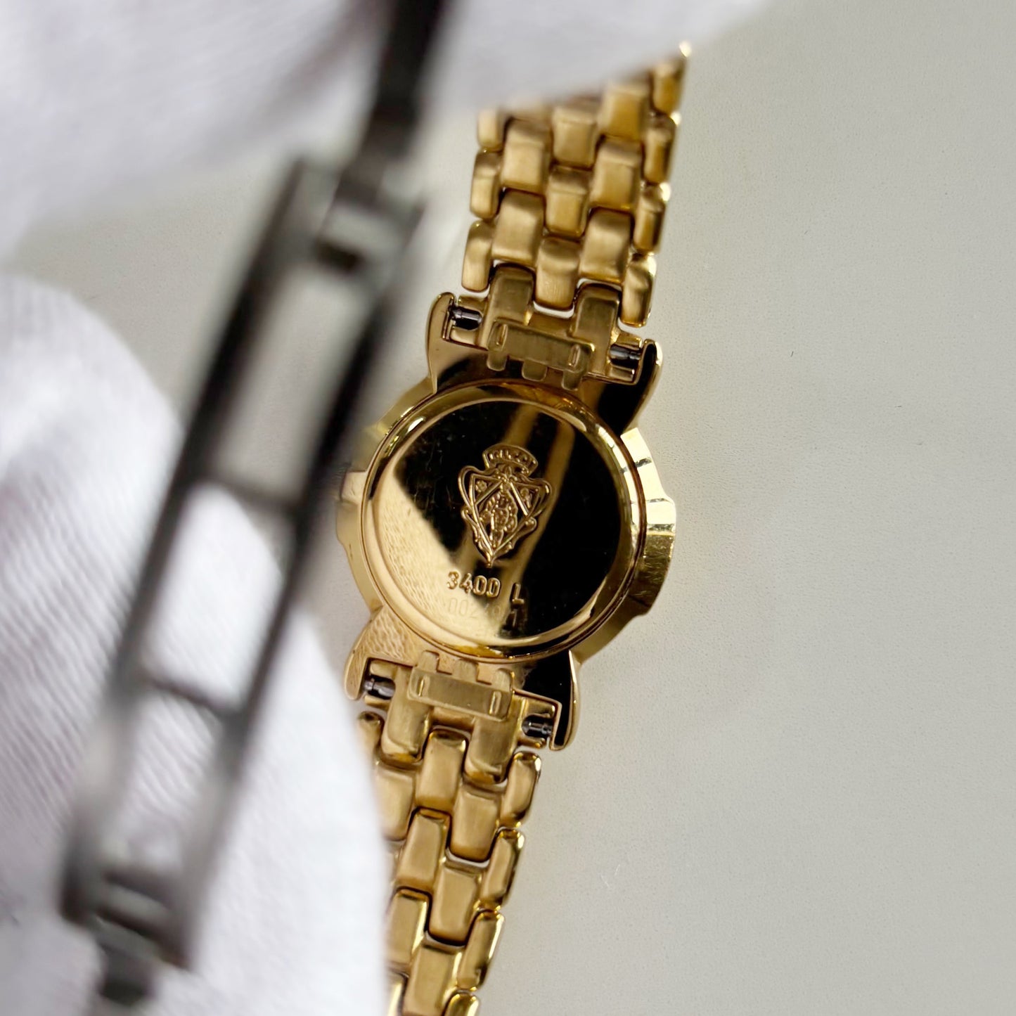 Gucci 1990s Round Dial Gold Plated Watch