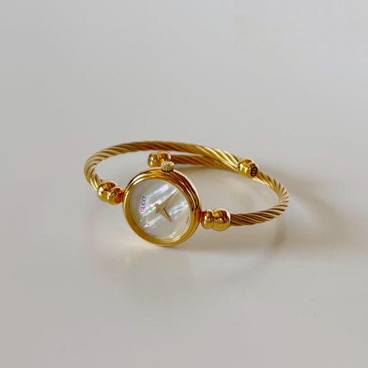 Gucci 1990s Seashell Dial Gold Plated Cable Bangle Watch (8/29)