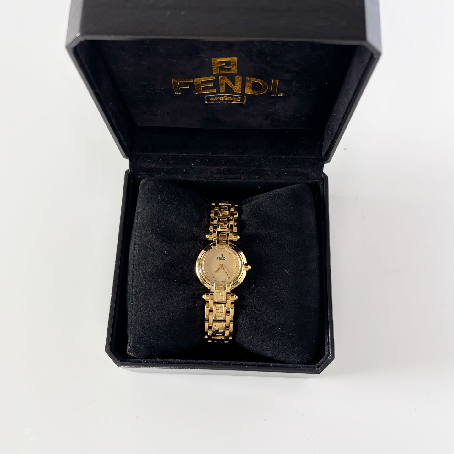 Fendi 1990s Seashell Round Dial Gold Plated Watch
