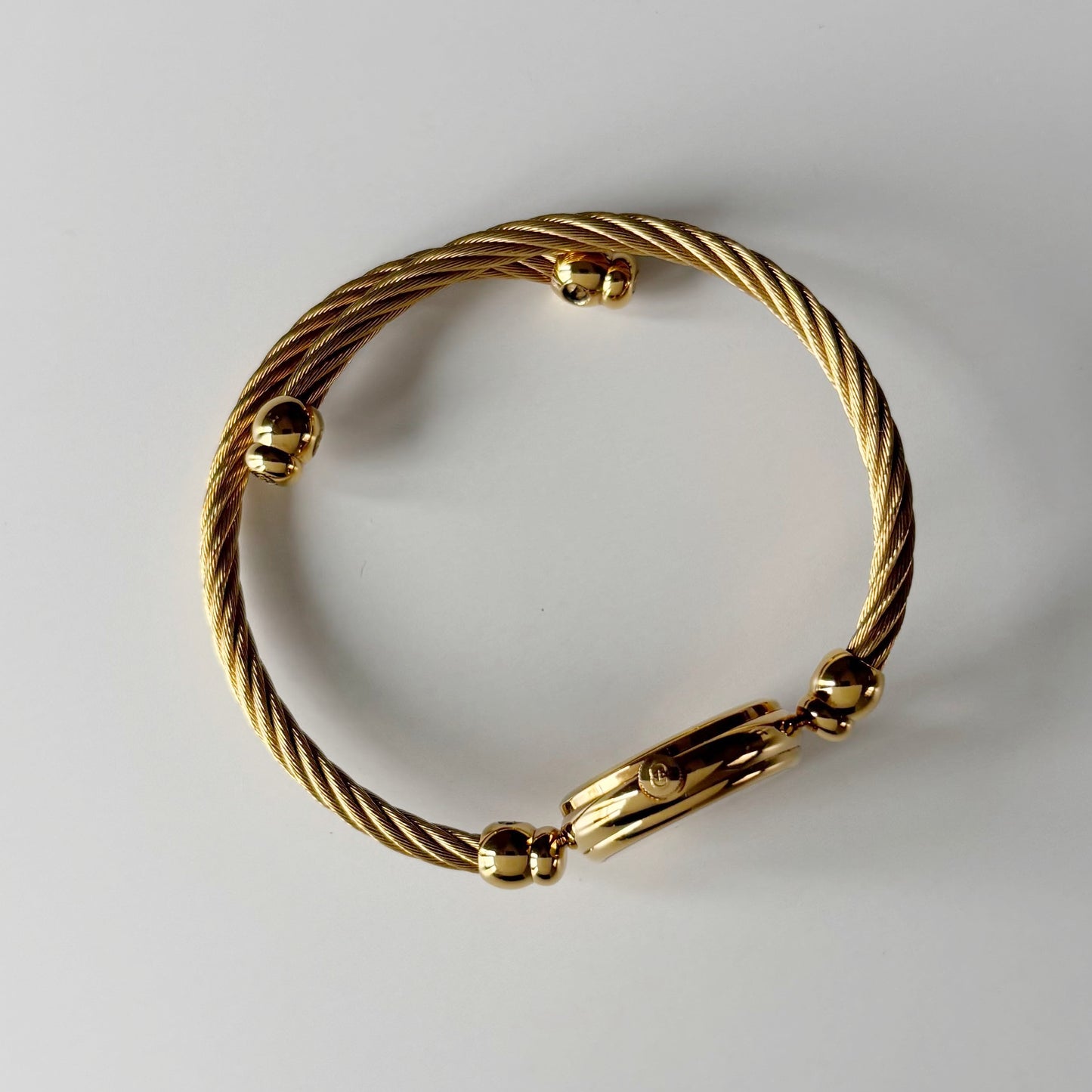 Gucci 1980s Round Dial Cable Band Bangle Watch