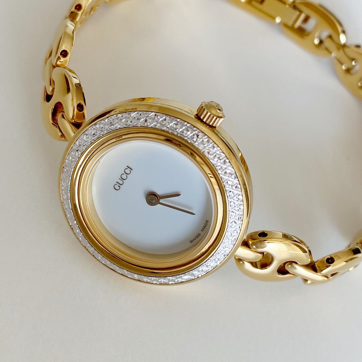 Gucci 1990s Interchangeable Bezel Gold Plated Watch with 6 bezels, case (167mm)