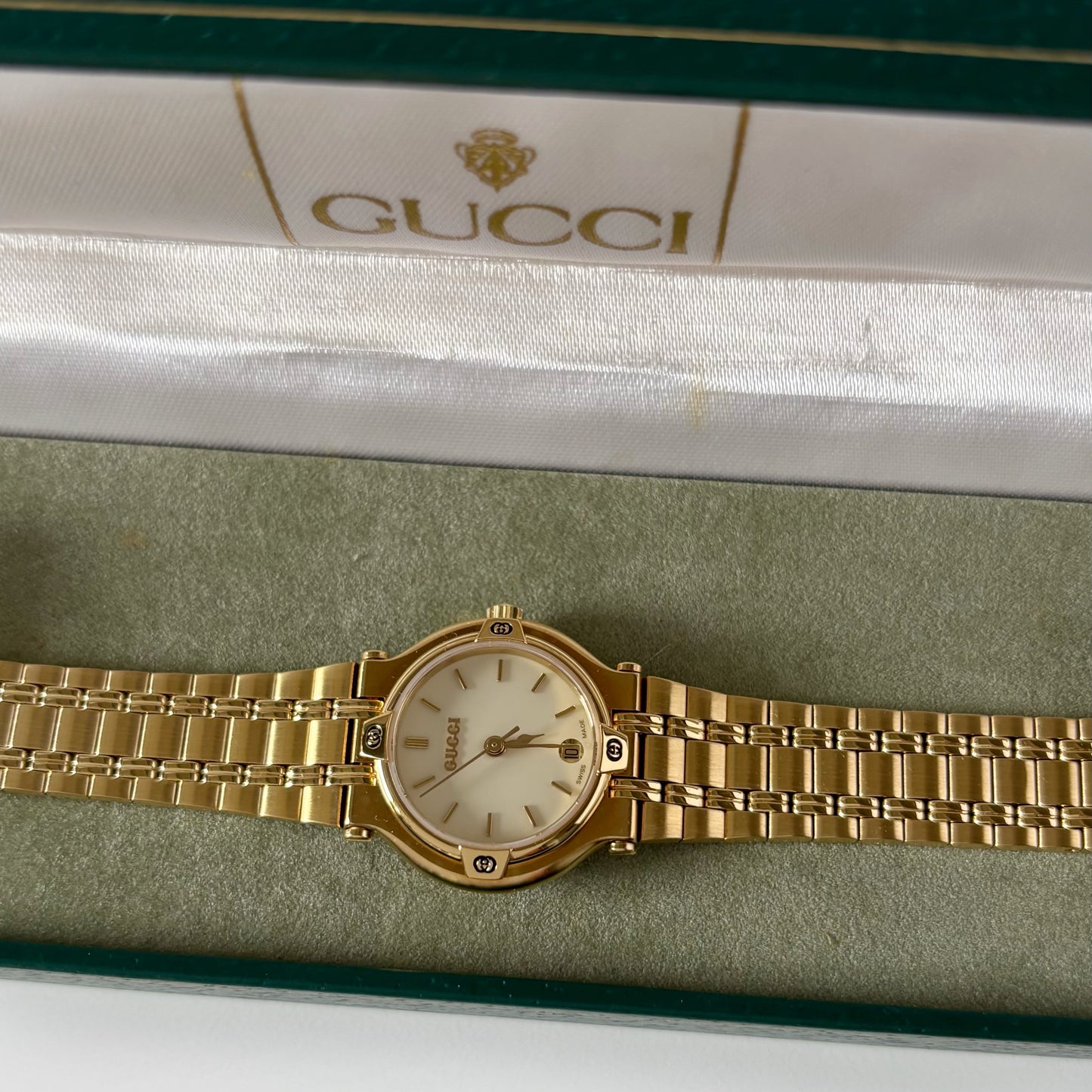 Gucci 1990s Cream Dial Date Gold Plated Watch