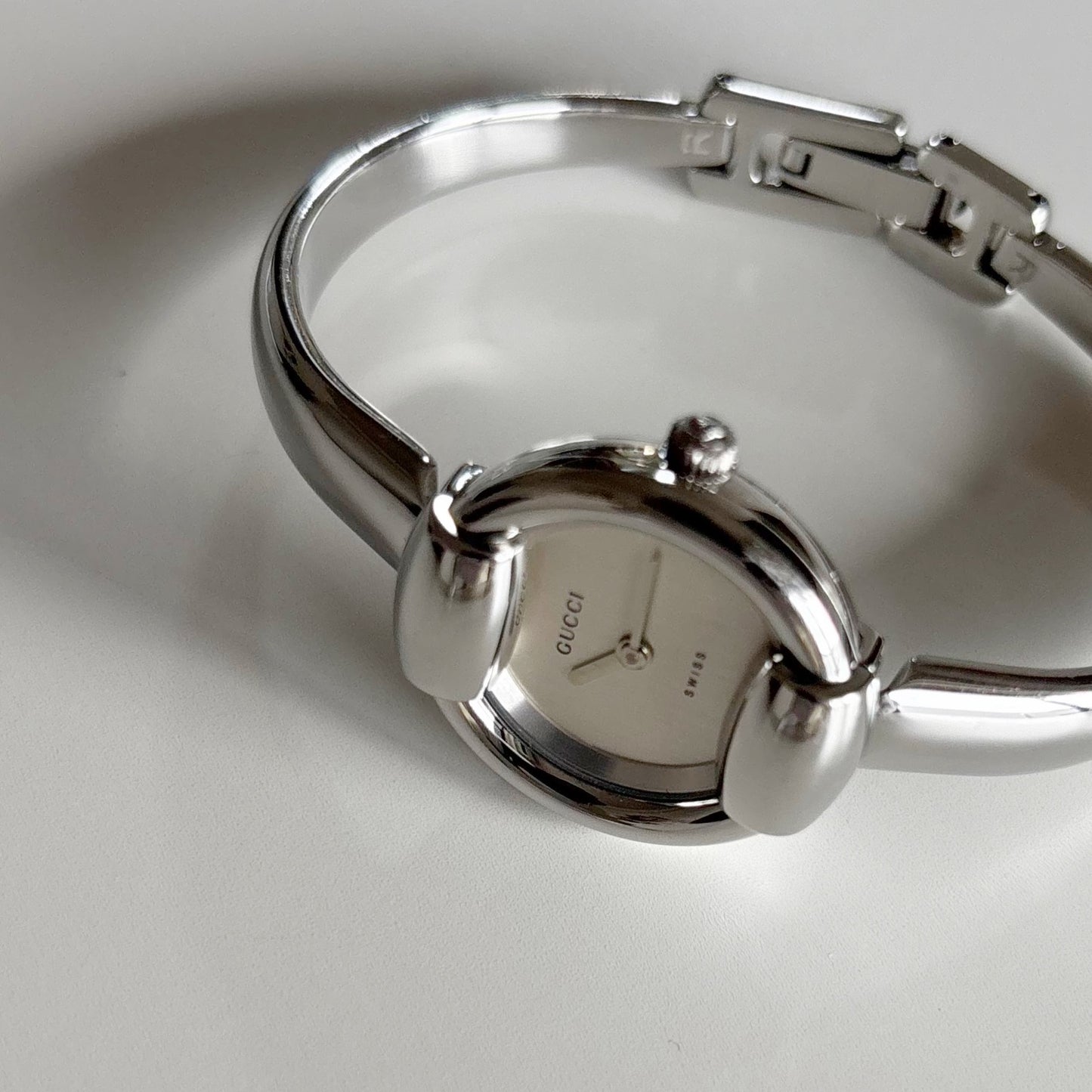 Gucci 1990s Round Dial Stainless steel Bangle Watch