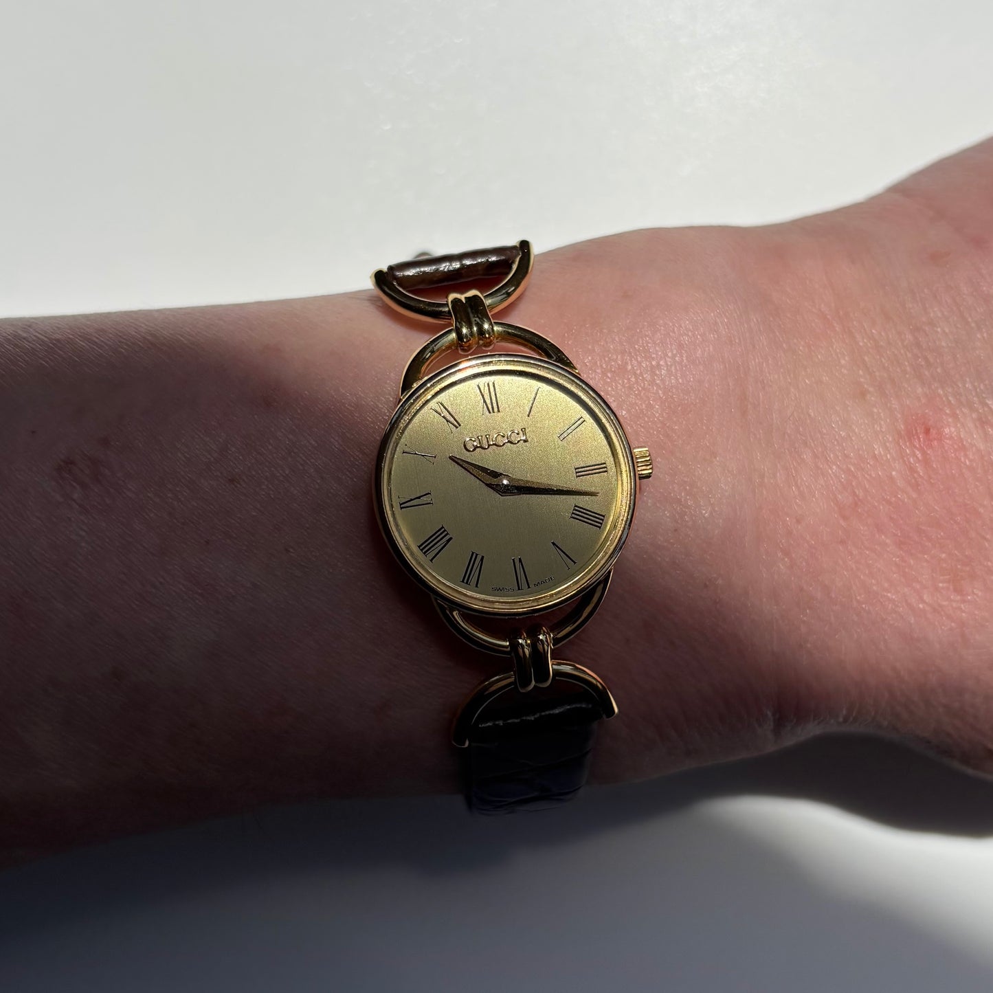 Gucci 1990s Gold Round Dial Horsebit Gold Plated Watch