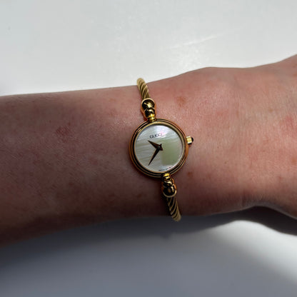 Gucci 1990s Seashell Round Dial Gold-Plated Cable Bangle Watch