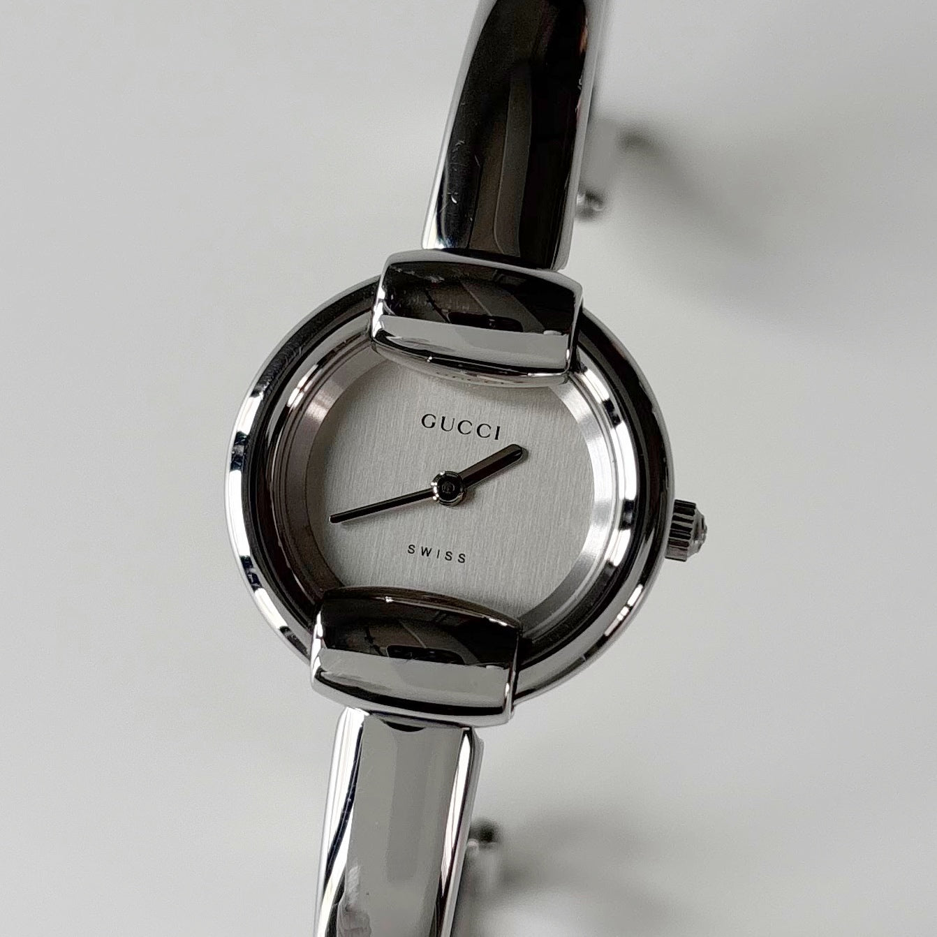 Gucci 1990s Round Dial Stainless steel Bangle Watch