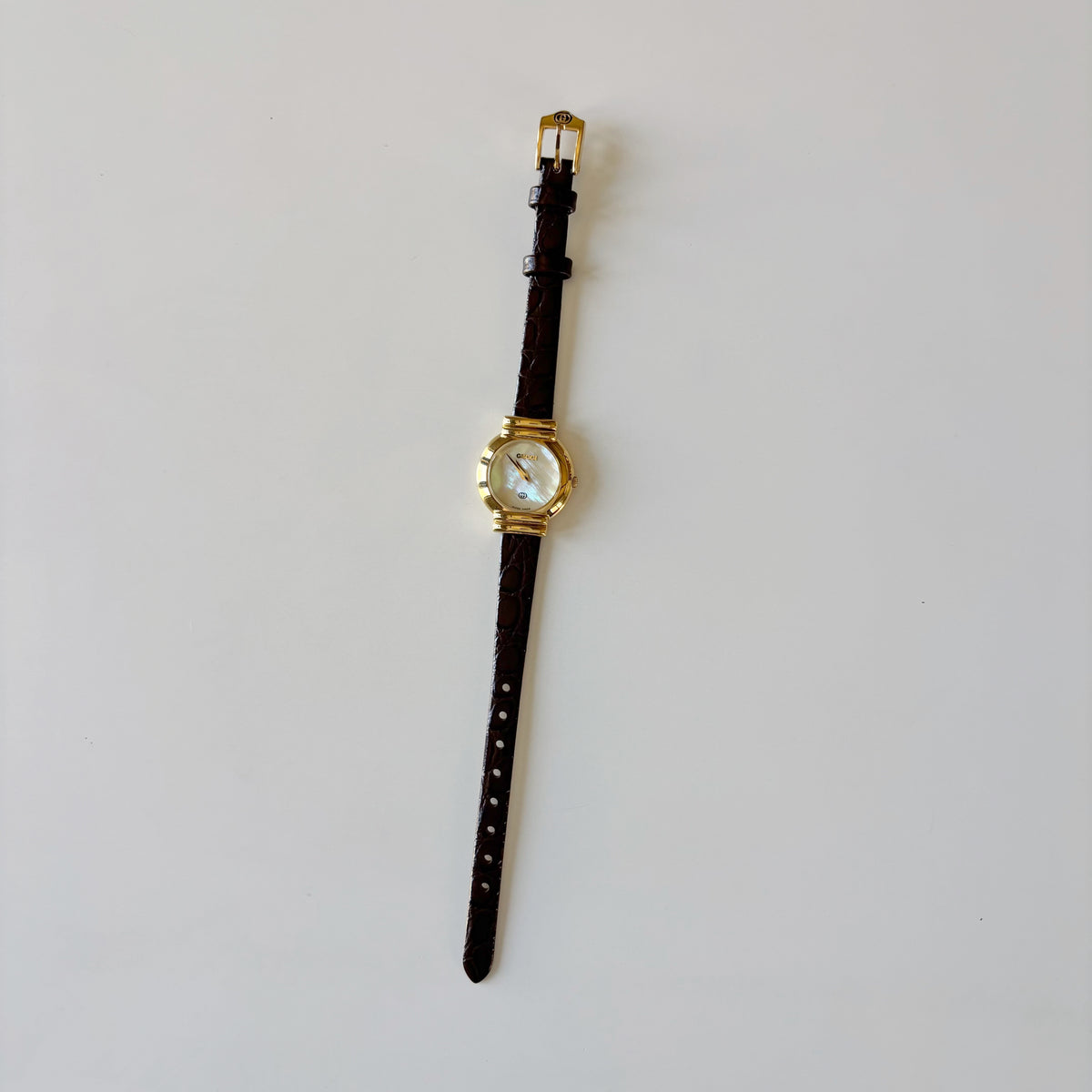 Gucci 1990s Seashell Round Dial Gold Plated Watch