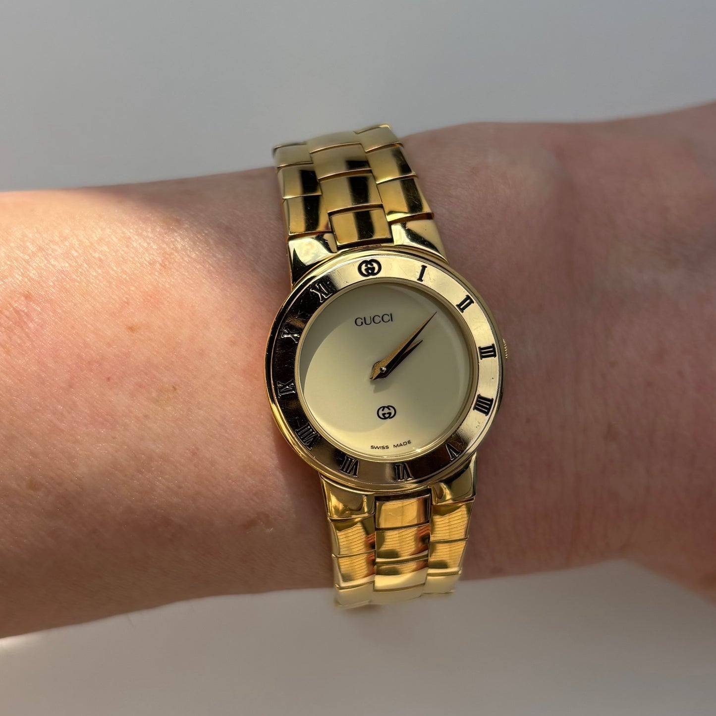 Gucci 1990s Round Dial Gold Plated Watch