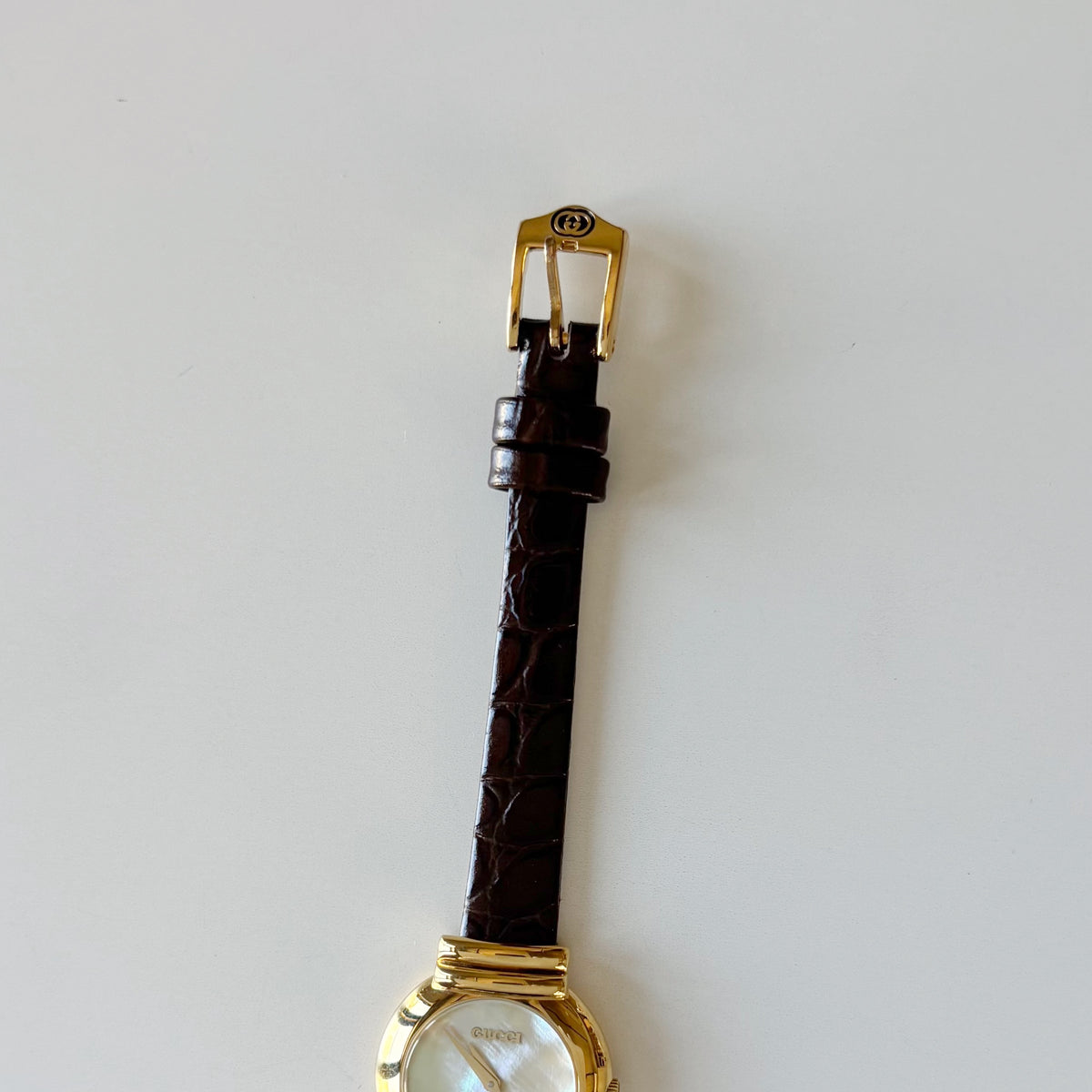 Gucci 1990s Seashell Round Dial Gold Plated Watch