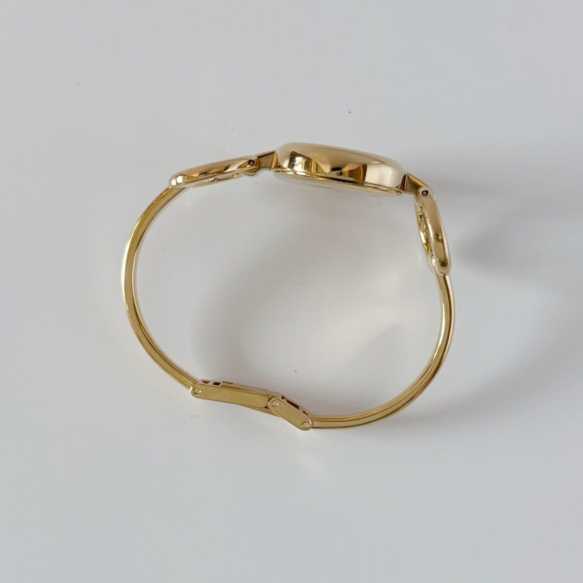 Gucci 1990s Seashell Oval Dial Gold-Plated Bangle Watch (Small)