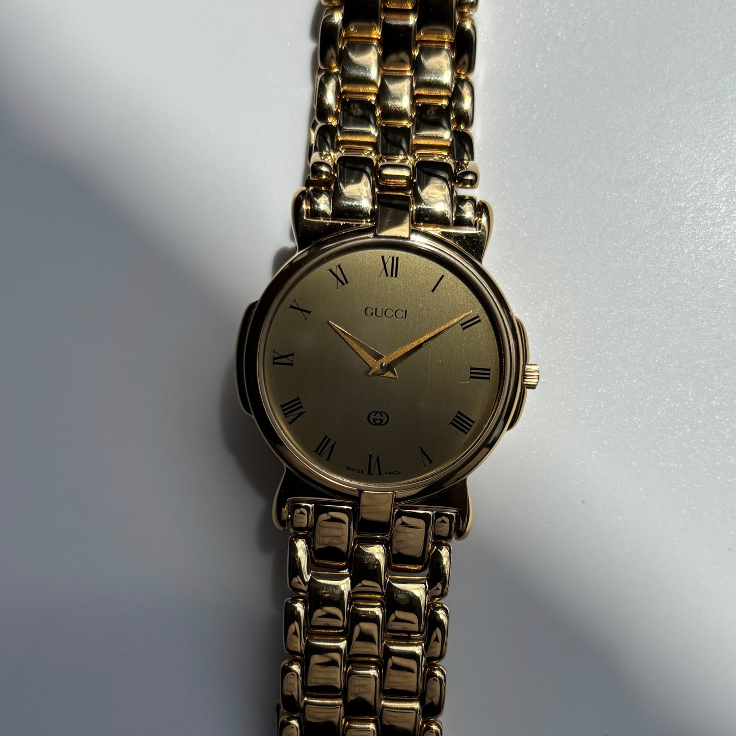 Gucci 1980s Round Dial Gold Plated Watch (Large)