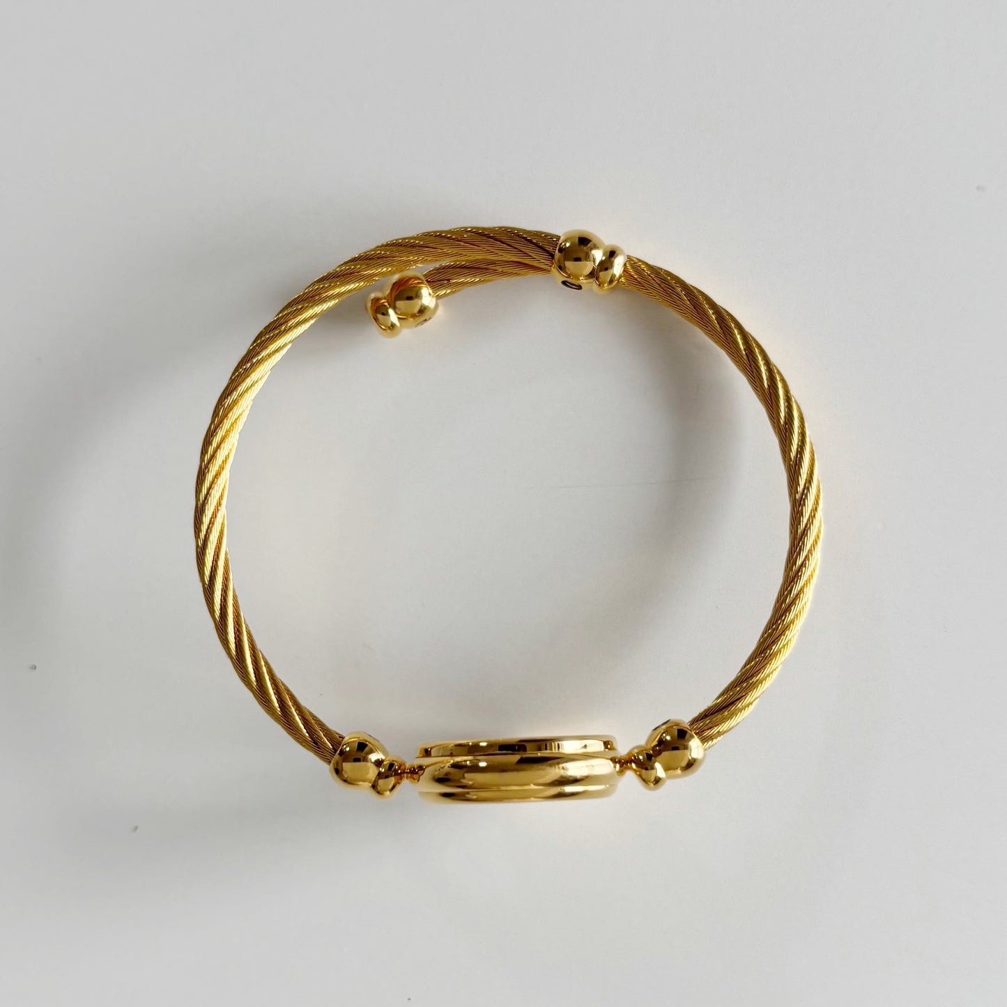 Gucci 1990s Seashell Dial Gold Plated Cable Band Bangle Watch