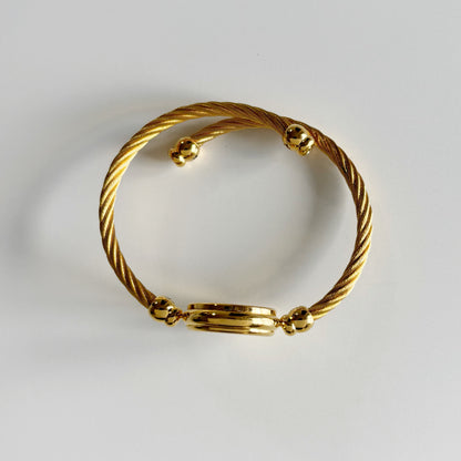 Gucci 1990s Seashell Dial Gold Plated Cable Band Bangle Watch