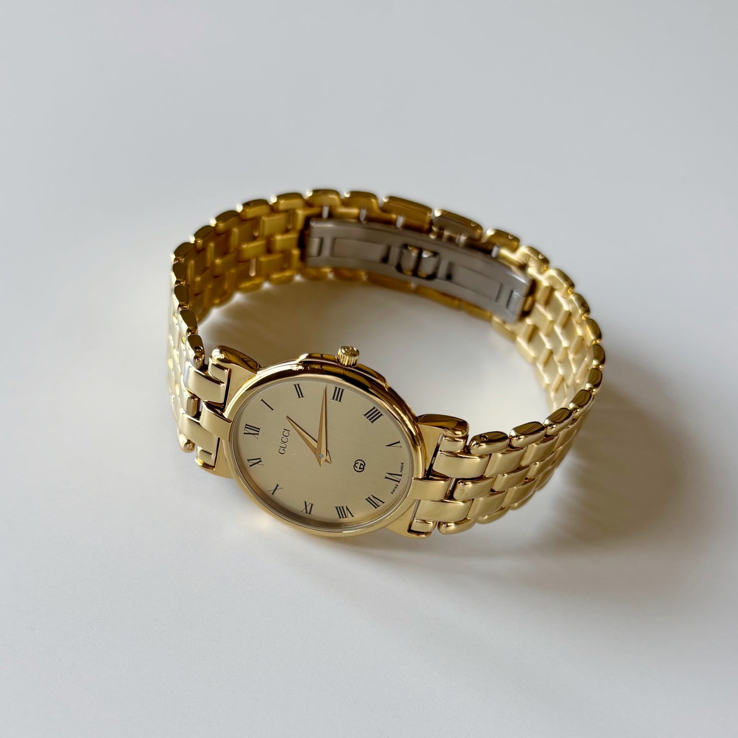Gucci 1980s Round Dial Gold Plated Watch (Large)