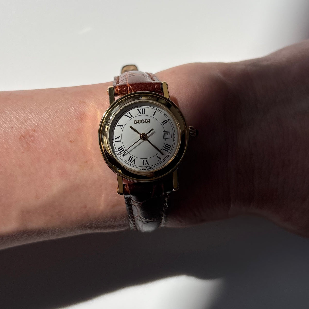 Gucci 1990s Date Round Dial Gold-Plated Watch