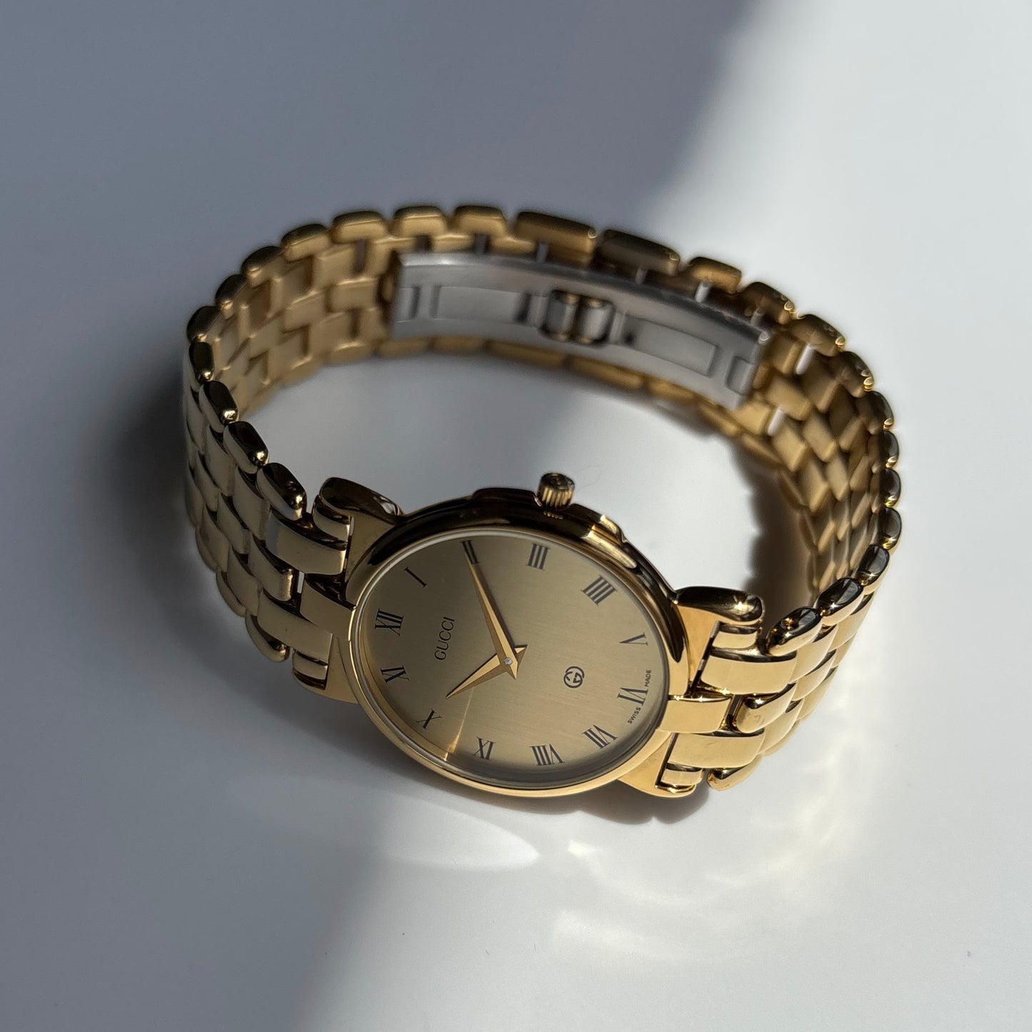 Gucci 1980s Round Dial Gold Plated Watch (Large)