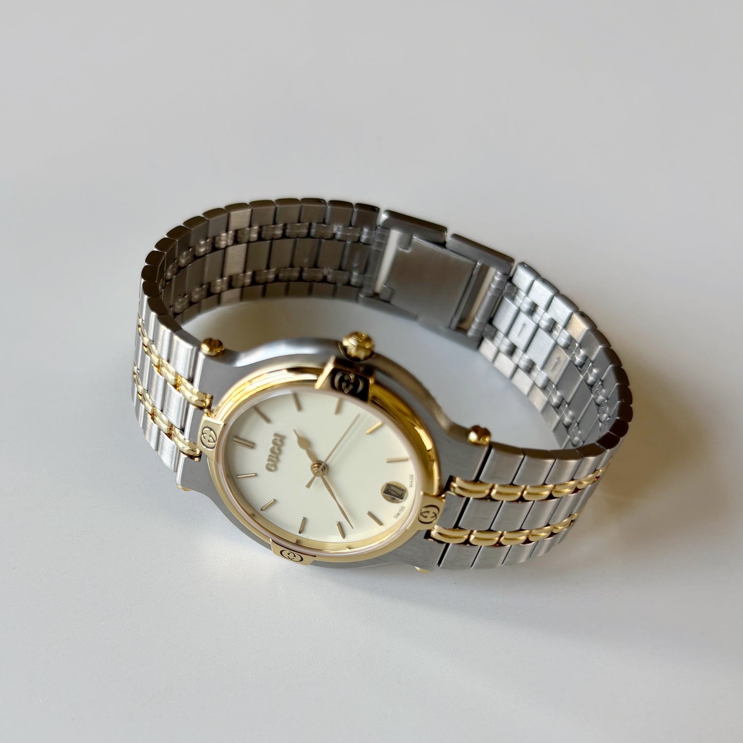 Gucci 1990s Date Round Cream Dial Two Tone Watch (Large)