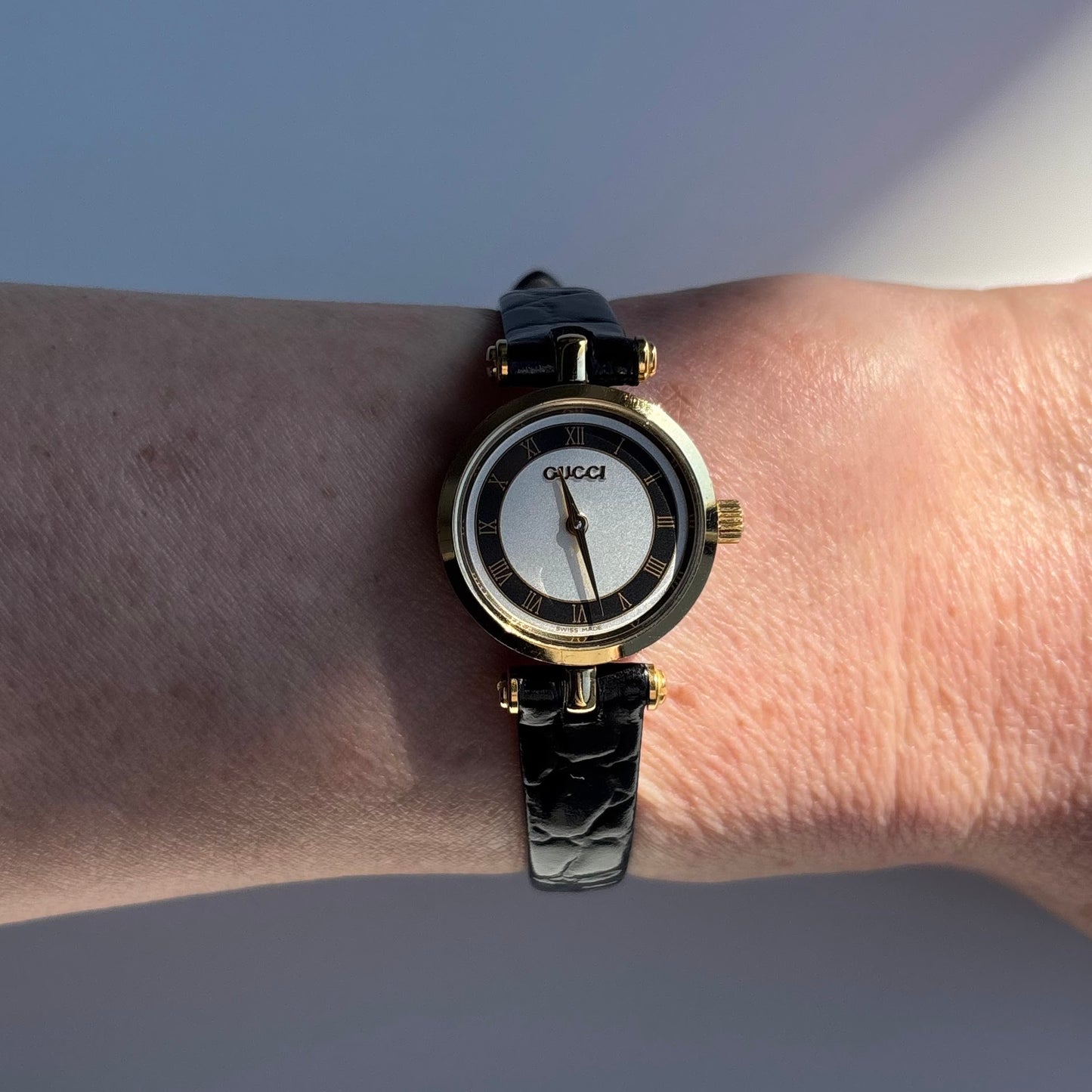 Gucci 1990s Sherry Round Dial Gold Plated Watch