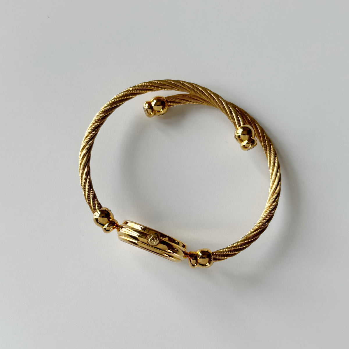 Gucci 1990s Seashell Dial Gold Plated Cable Bangle Watch