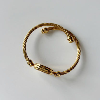 Gucci 1990s Seashell Dial Gold Plated Cable Bangle Watch