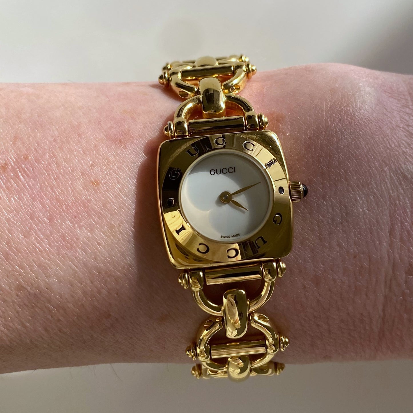 Gucci 1990s White Dial Gold Plated Round Watch