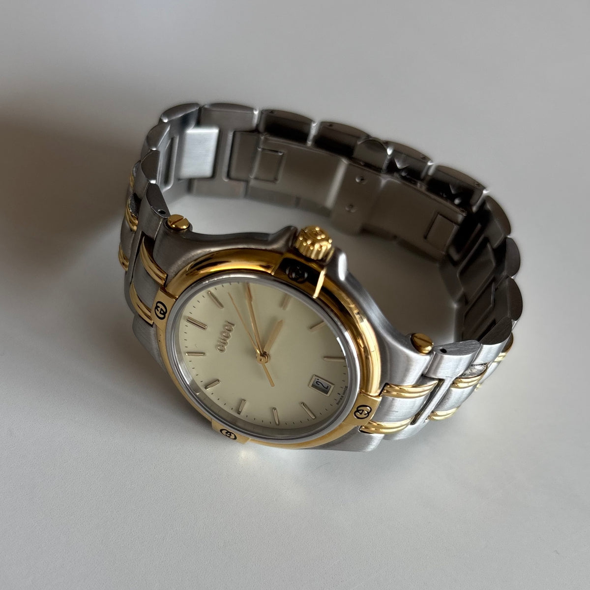 Gucci 1990s Date Round Dial Two-Tone Gold-Plated Watch (Large)