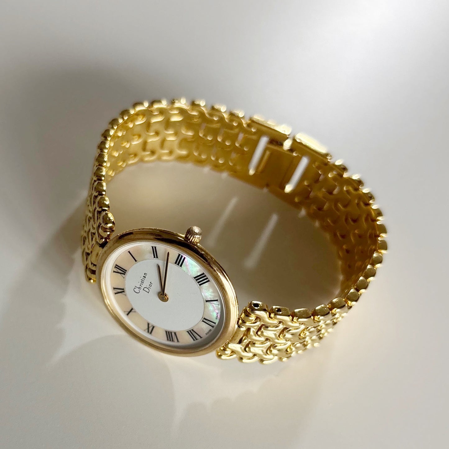 Dior 1990s Seashell Dial Round Dial Gold Plated Watch (Large)