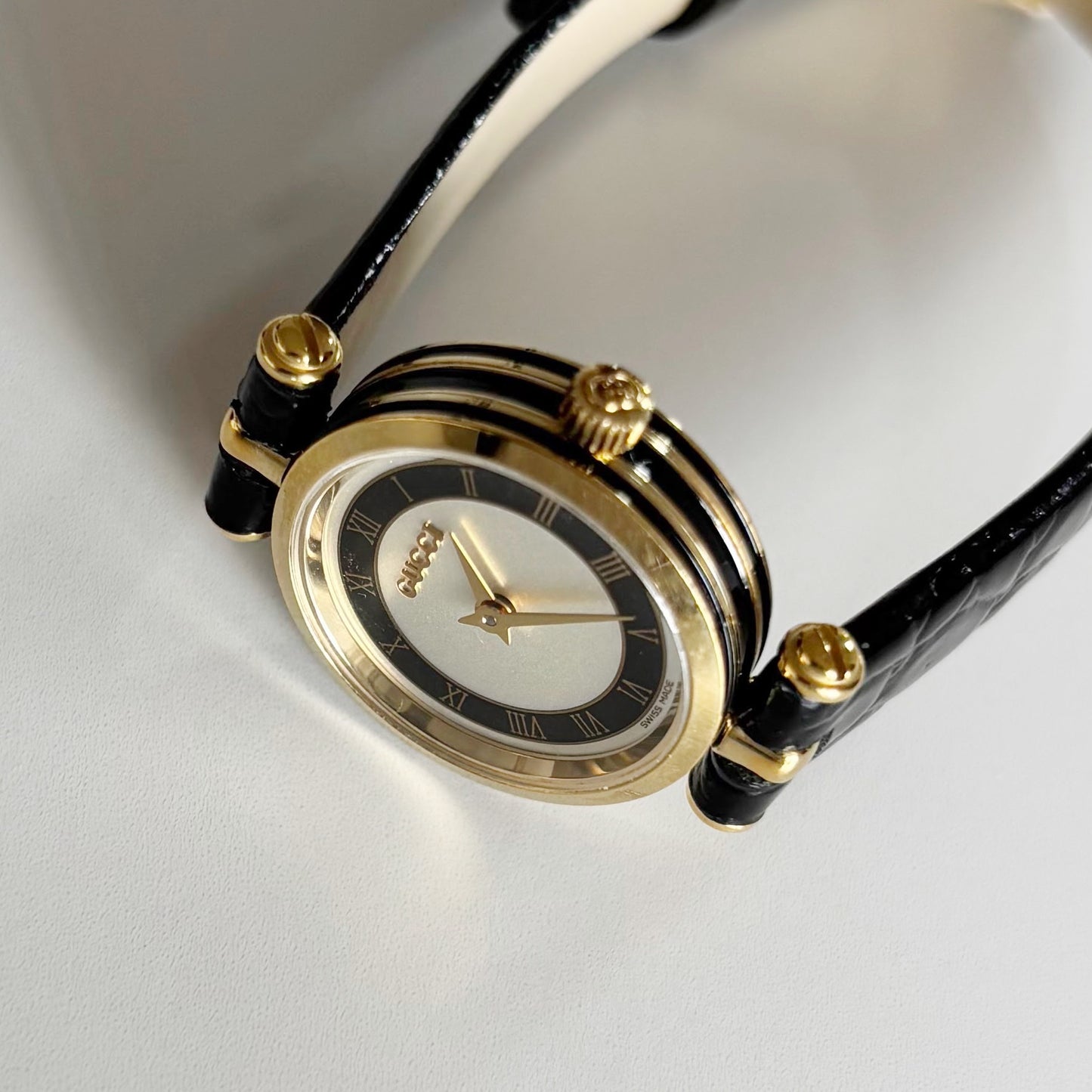 Gucci 1990s Sherry Round Dial Gold Plated Watch