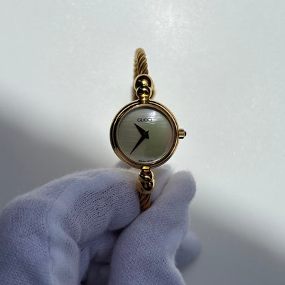 Gucci 1990s Seashell Round Dial Gold-Plated Cable Bangle Watch