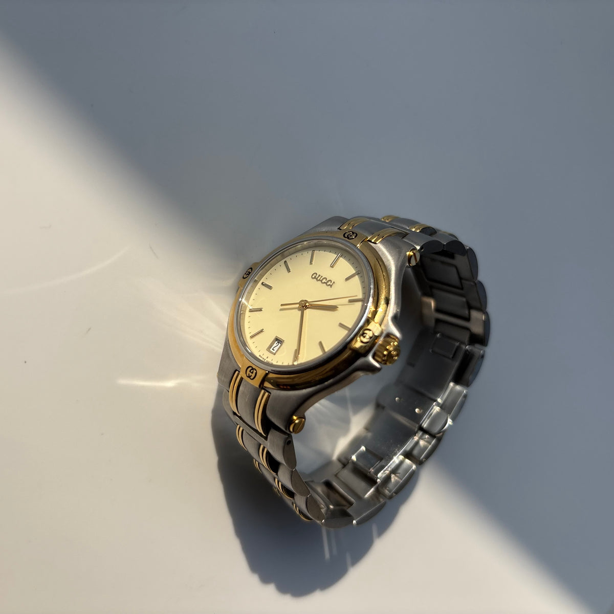 Gucci 1990s Date Round Dial Two-Tone Gold-Plated Watch (Large)