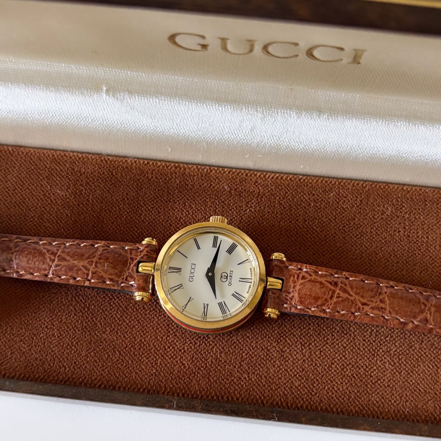 Gucci 1990s Sherry Round Watch