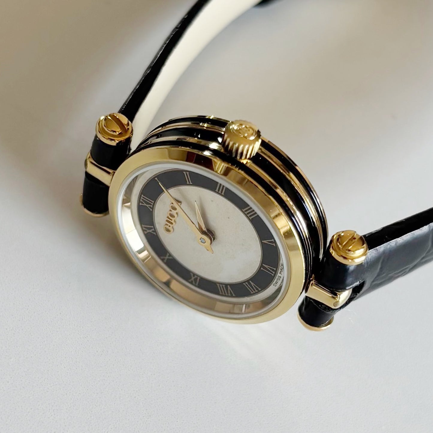Gucci 1990s Round Dial Gold Plated Watch