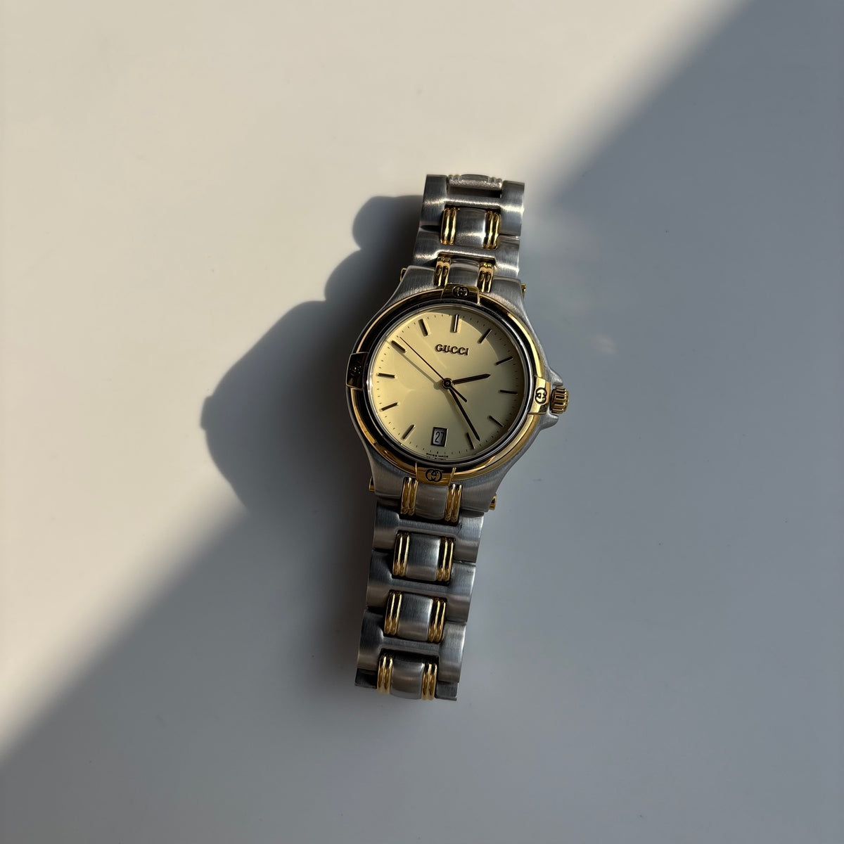Gucci 1990s Date Round Dial Two-Tone Gold-Plated Watch (Large)