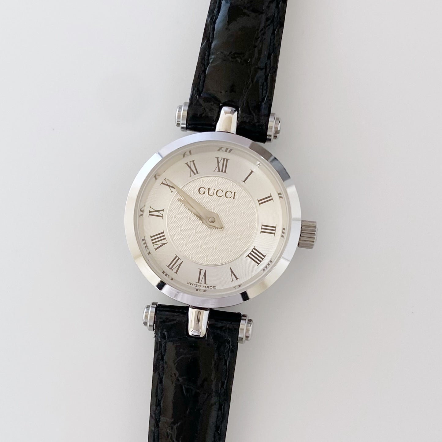Gucci 1990s Silver Round Watch (Womens)