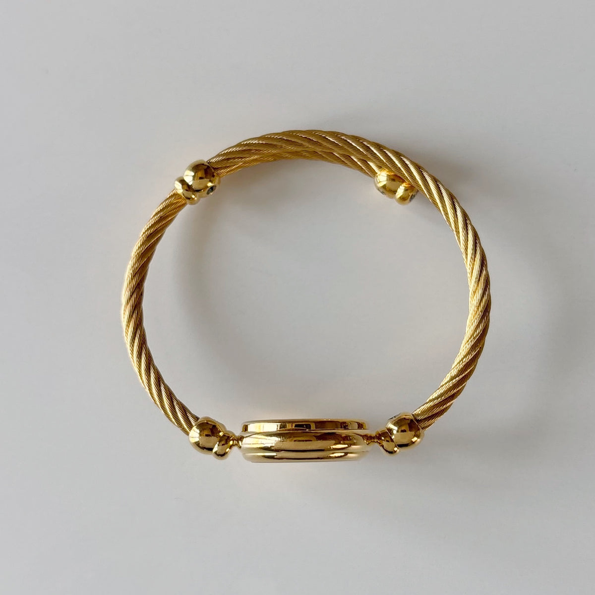 Gucci 1990s Seashell Round Dial Gold-Plated Cable Bangle Watch