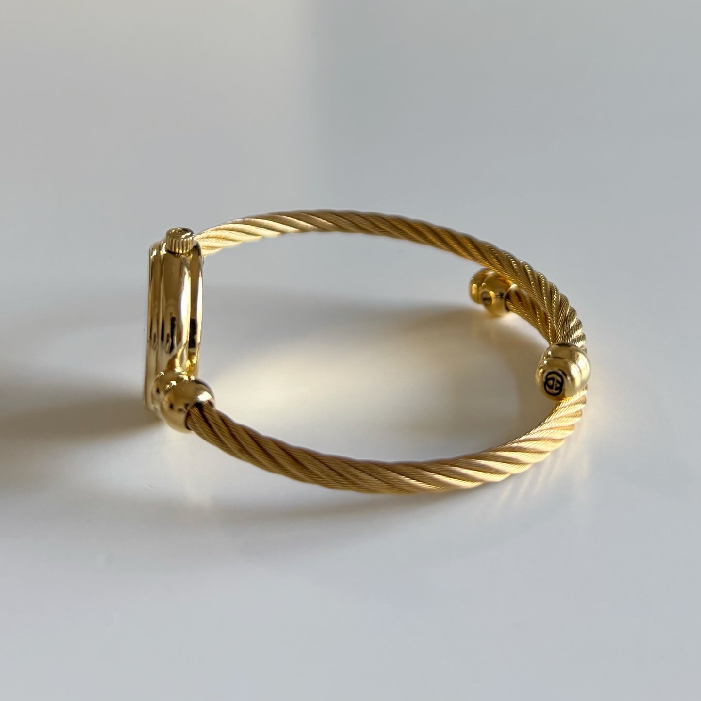 Gucci 1990s Seashell Dial Gold Plated Cable Bangle Watch