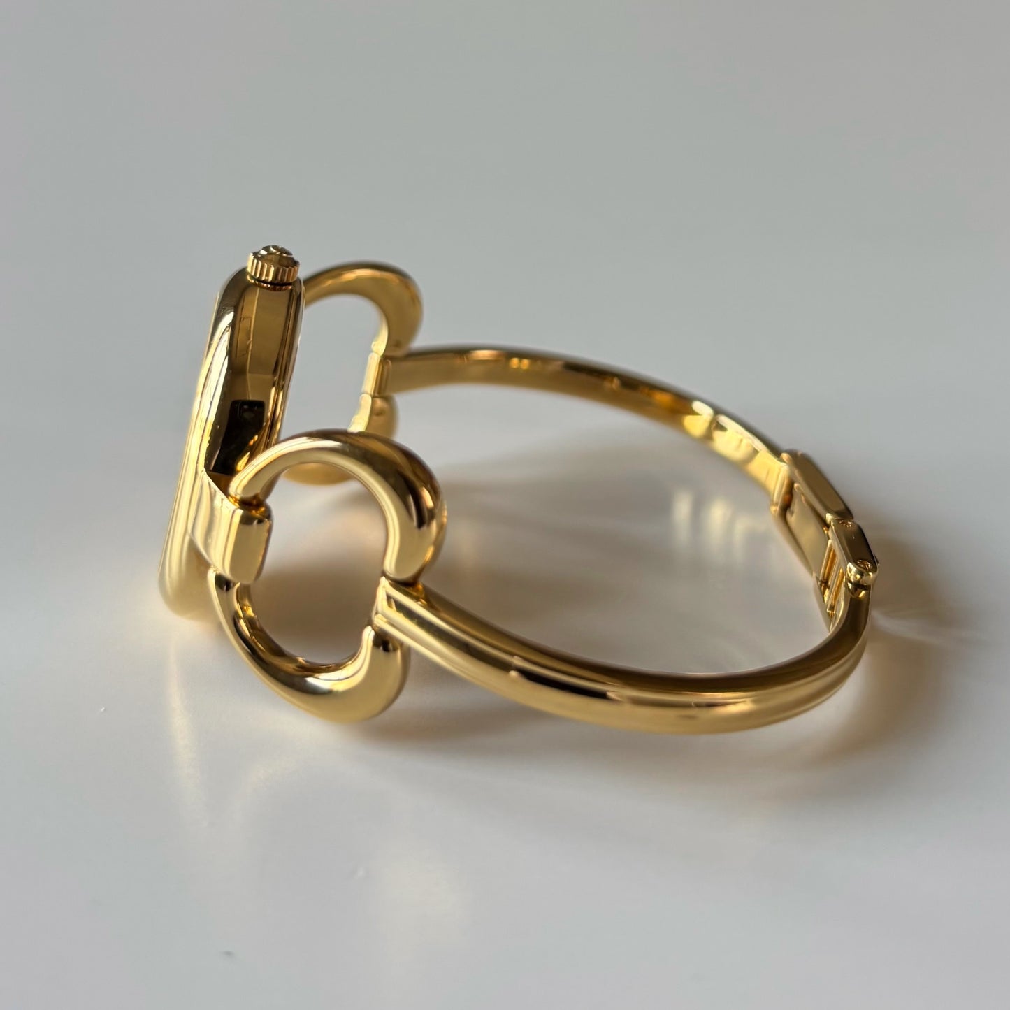 Gucci 1990s Seashell Oval Dial Gold Plated Bangle Watch (Small)