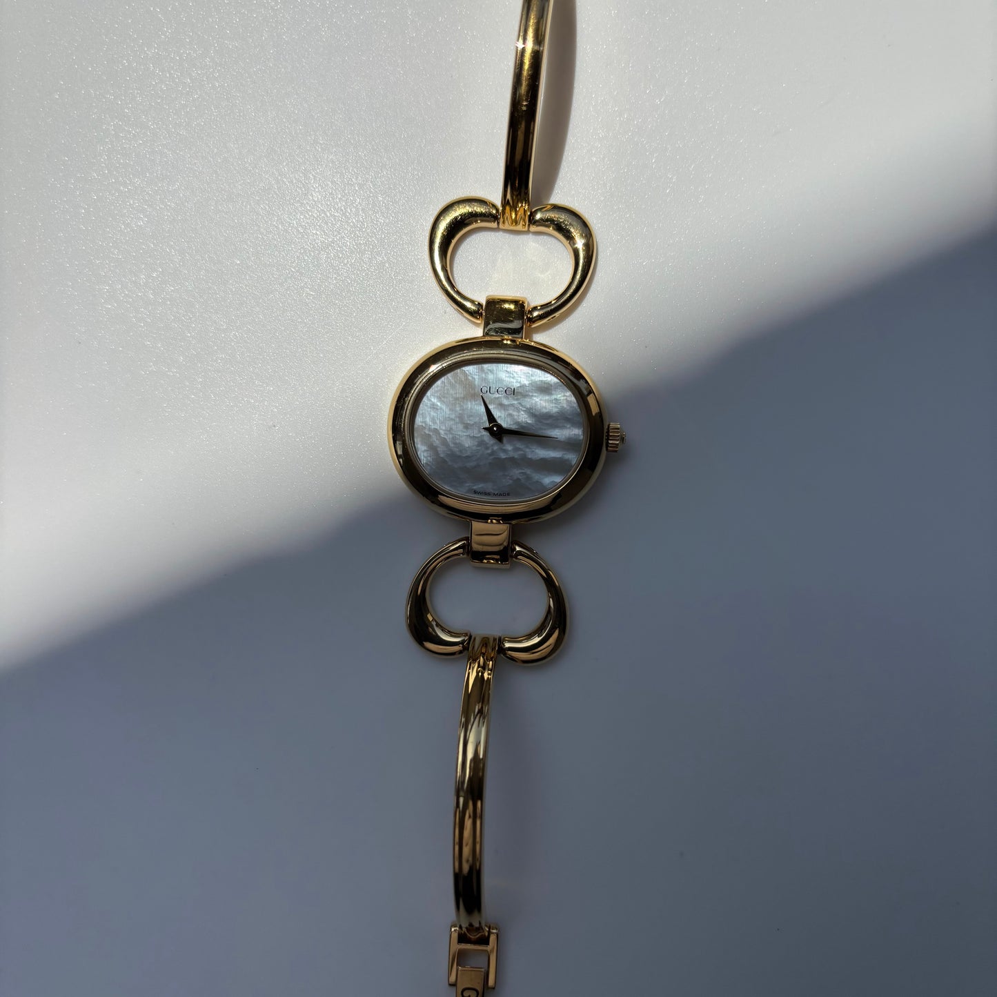 Gucci 1990s Seashell Oval Dial Gold Plated Bangle Watch (Small)