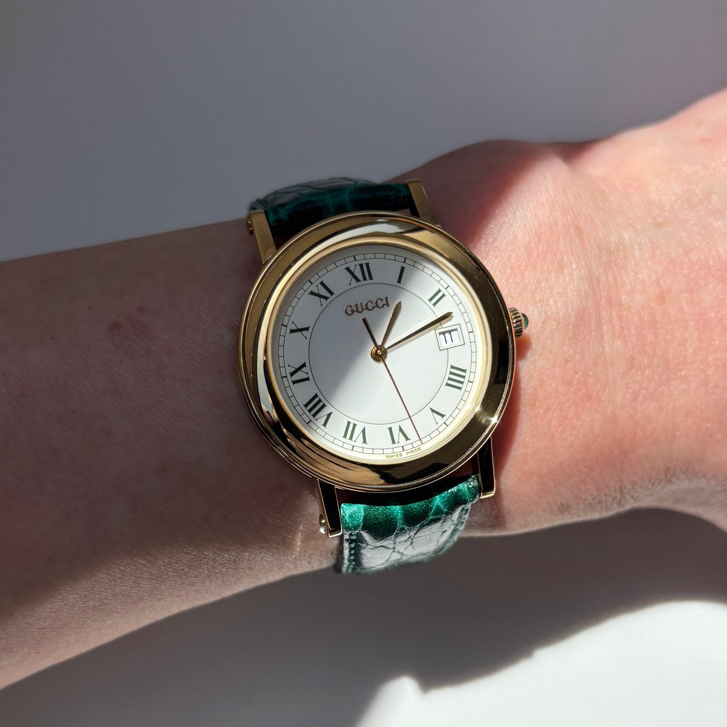 Gucci 1990s Date Round Dial Gold Plated Watch (Large)