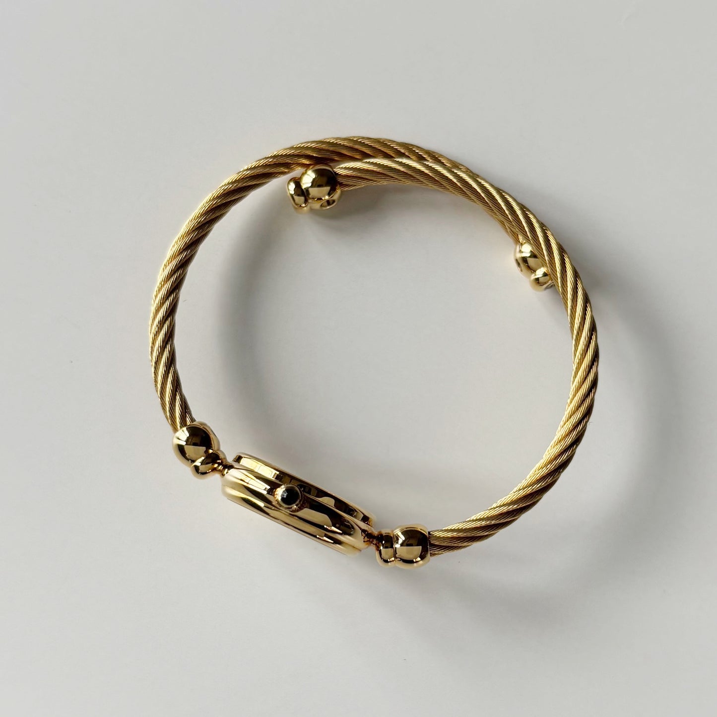 Gucci 1990s Seashell Dial Gold Plated Cable Bangle Watch