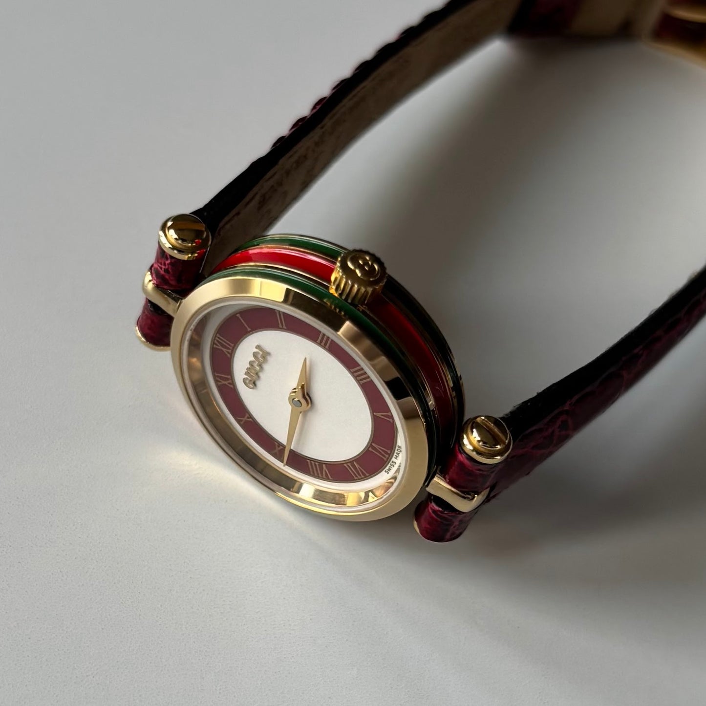 Gucci 1990s Sherry Round Dial Gold Plated Watch