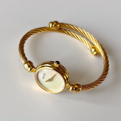 Gucci 1990s Seashell Round Dial Gold-Plated Cable Bangle Watch