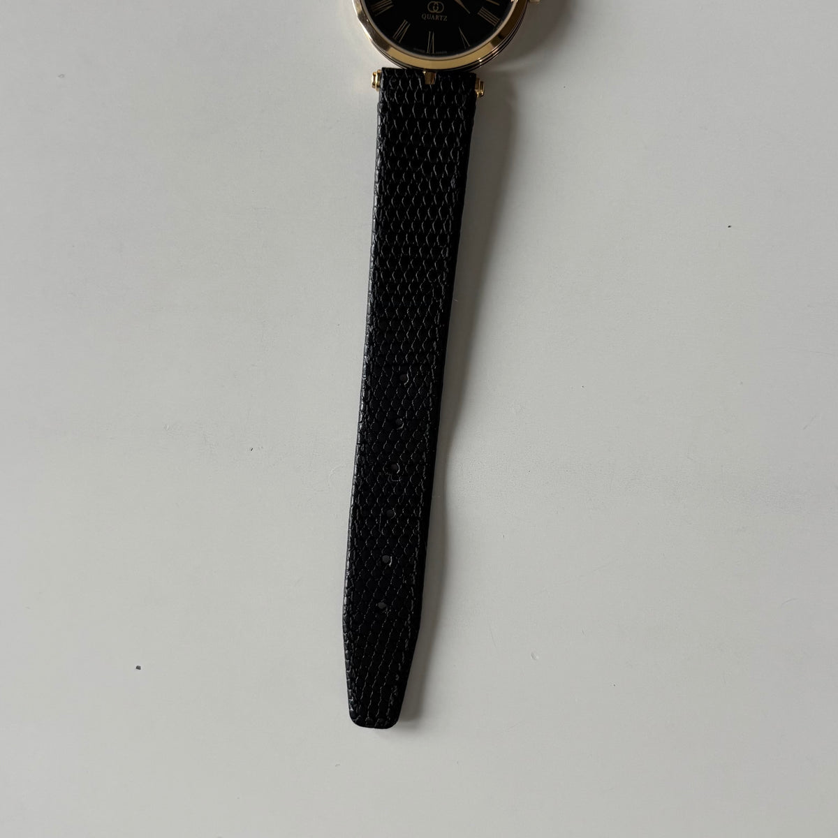 Gucci 1990s Black Round Dial Gold-Plated Sherry Watch (Large)