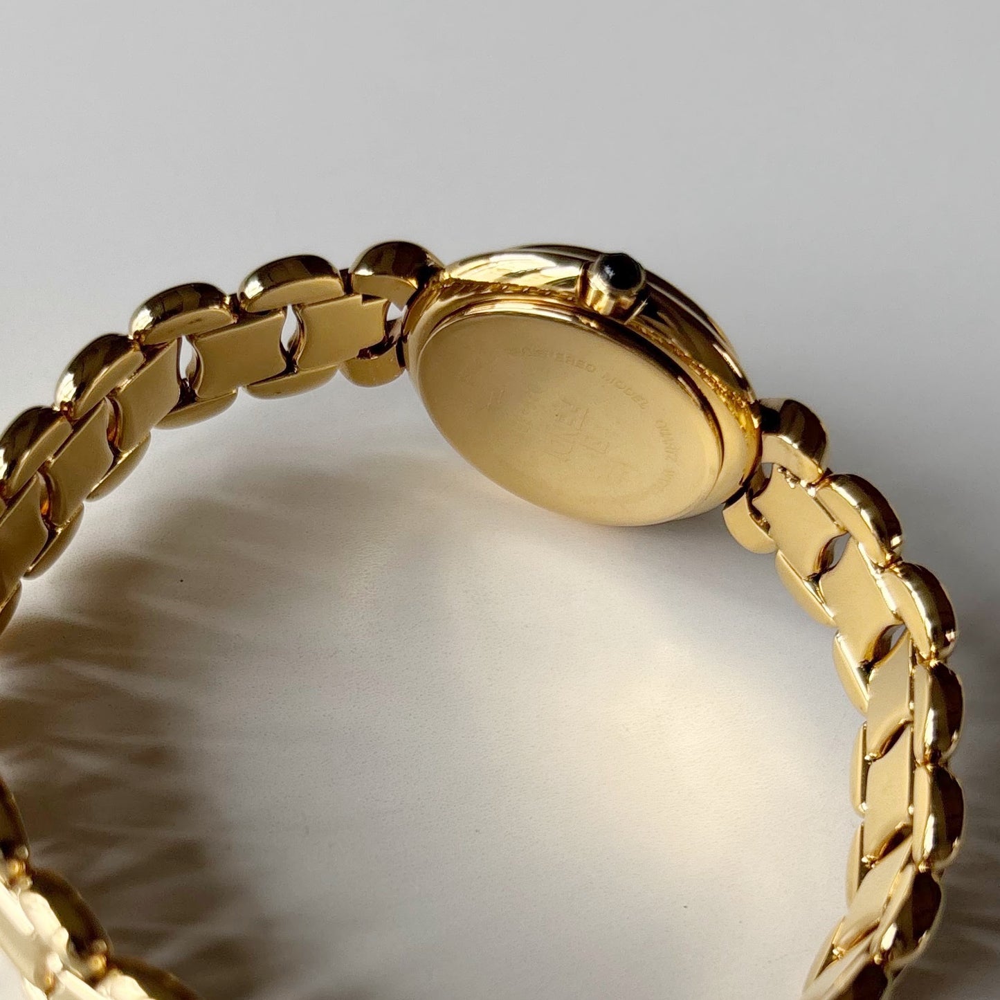 Fendi 1990s Seashell Round Dial Gold Plated Watch