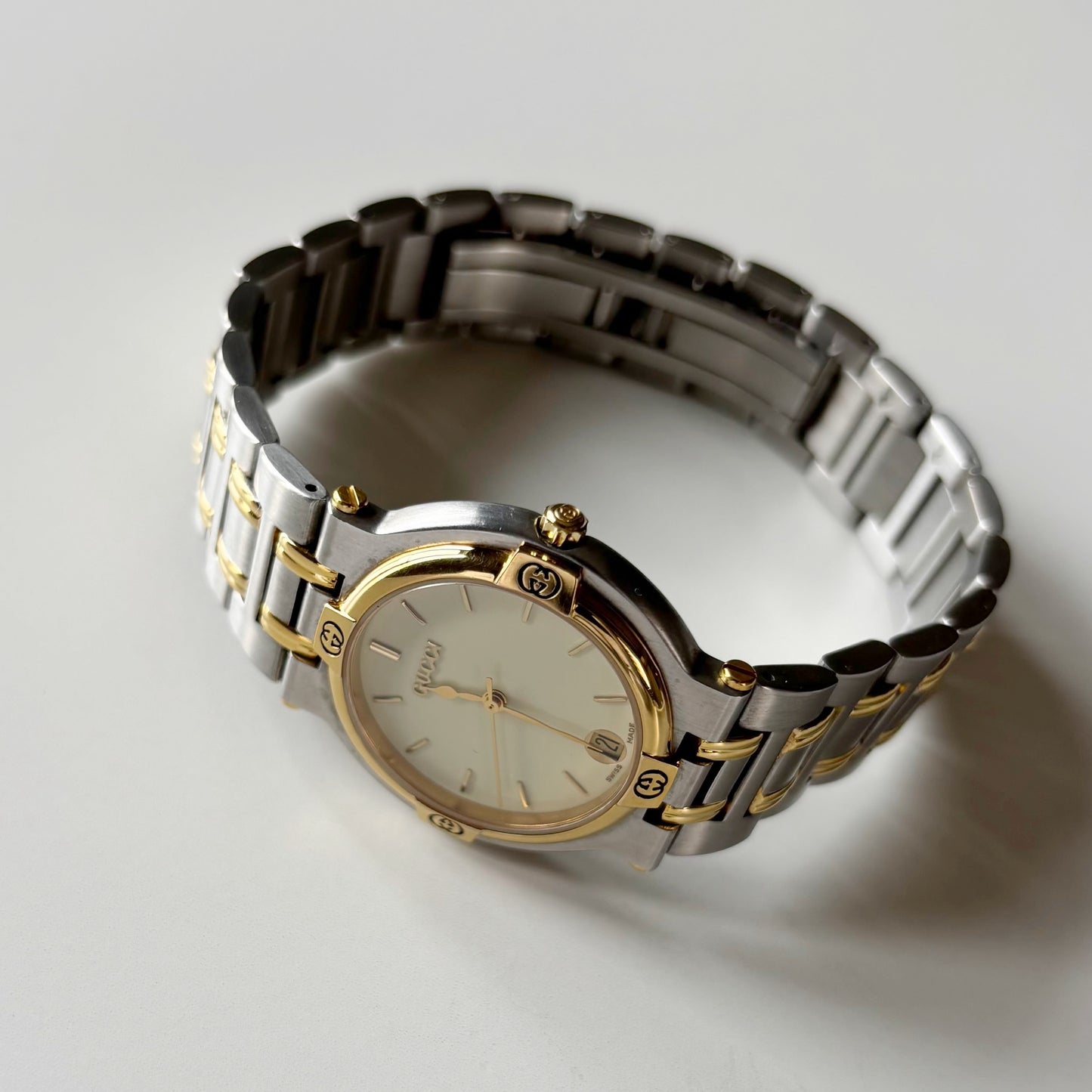 Gucci 1990s Date Round Dial Two Tone Watch (Large)