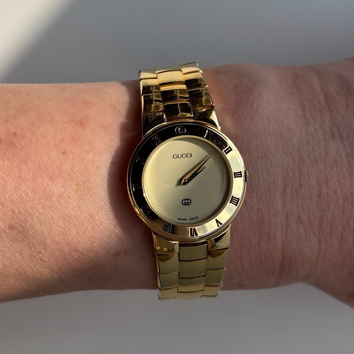 Gucci 1990s Round Dial Gold Plated Watch